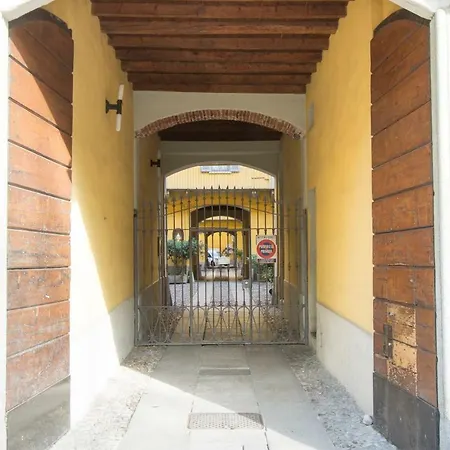 At - Milano-porta Volta Ii Милан